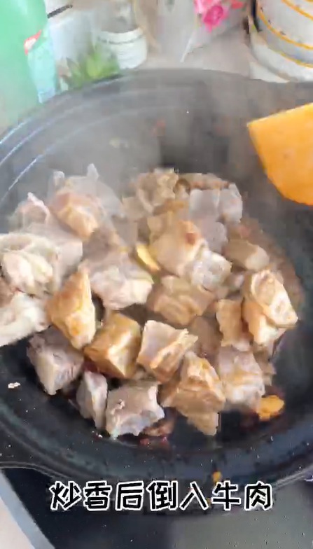 秘制蒜蓉牛腩的做法-蒜香味燉菜譜