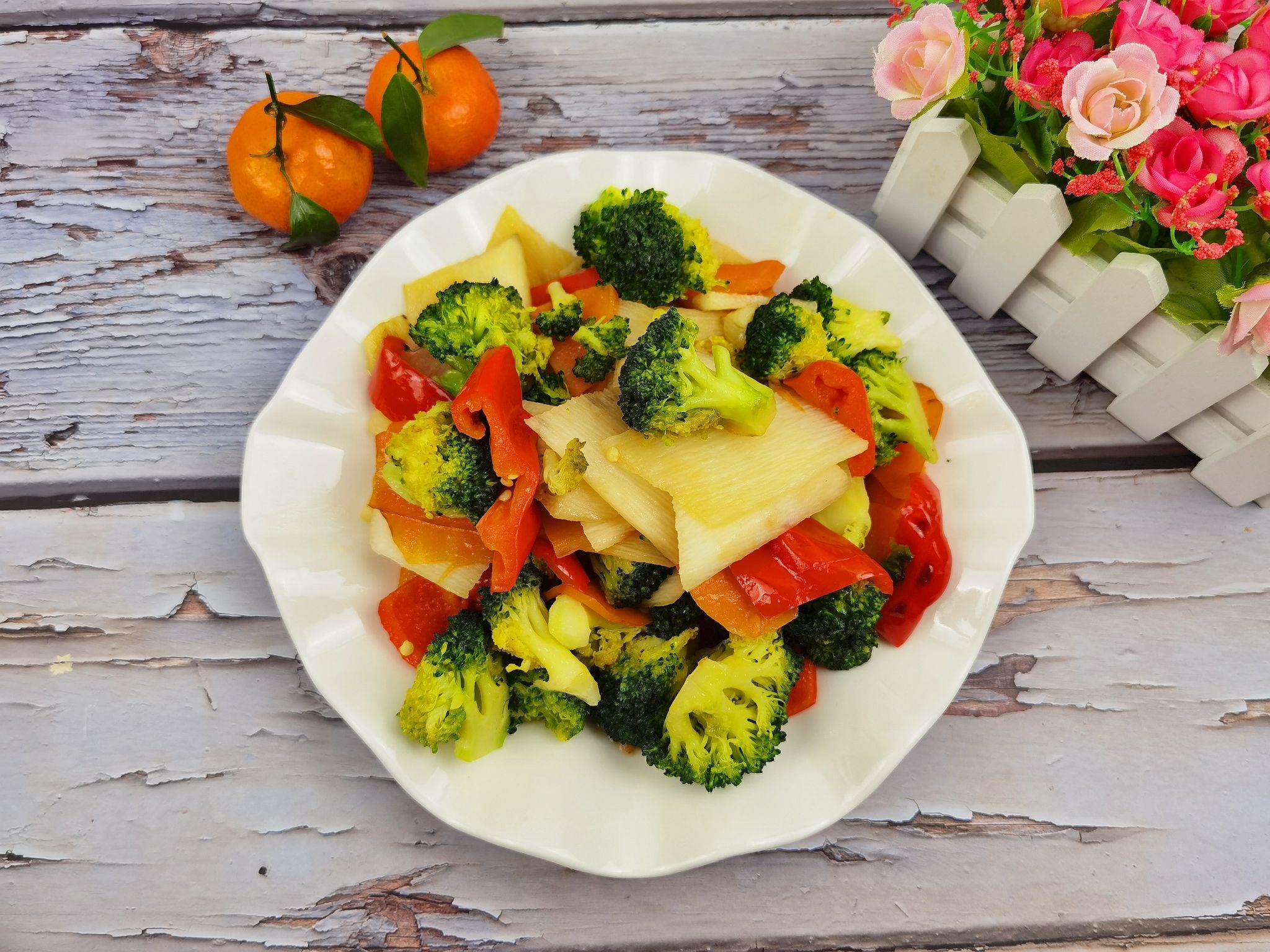 年夜飯素菜也出彩-素炒三色，生活多姿又多彩的做法-咸鮮味炒菜譜