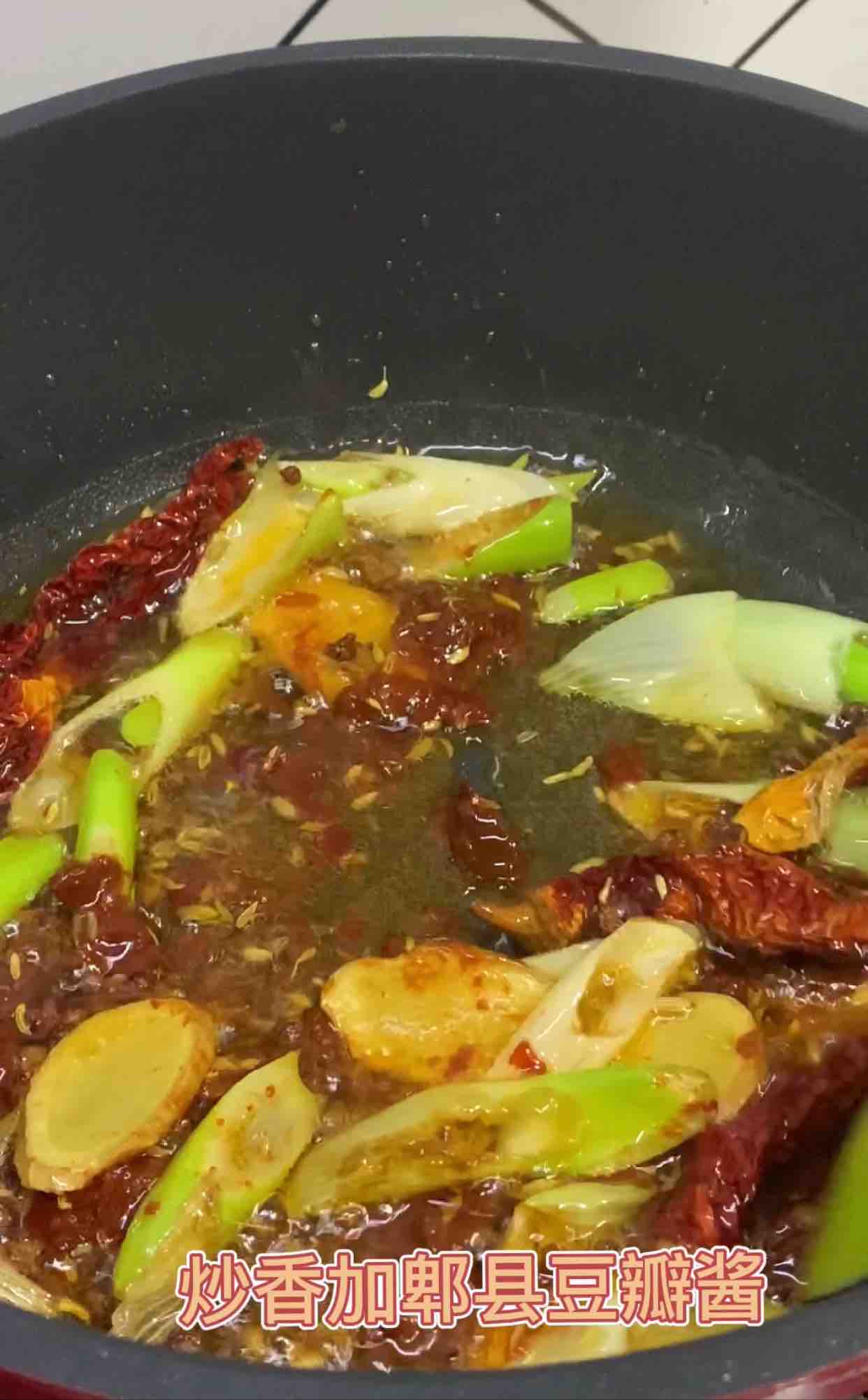 香辣羊蝎子，簡直太費(fèi)米飯了的做法-香辣味燒菜譜