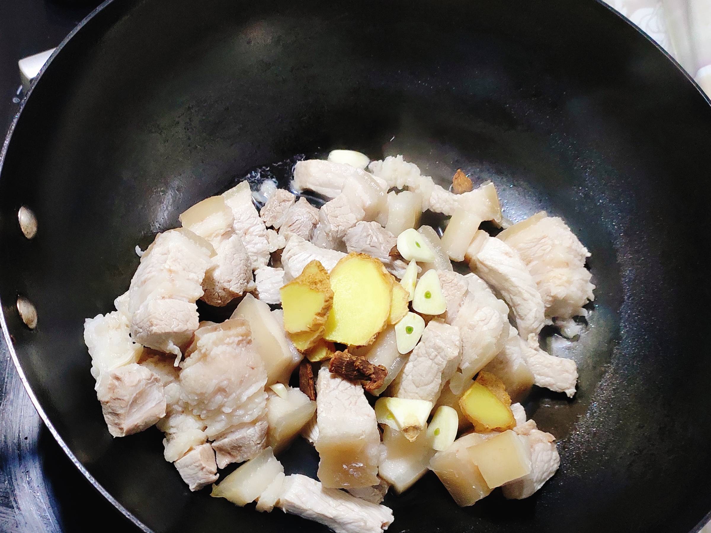 不放一滴油的紅燒肉燉山藥的做法-甜味燉菜譜