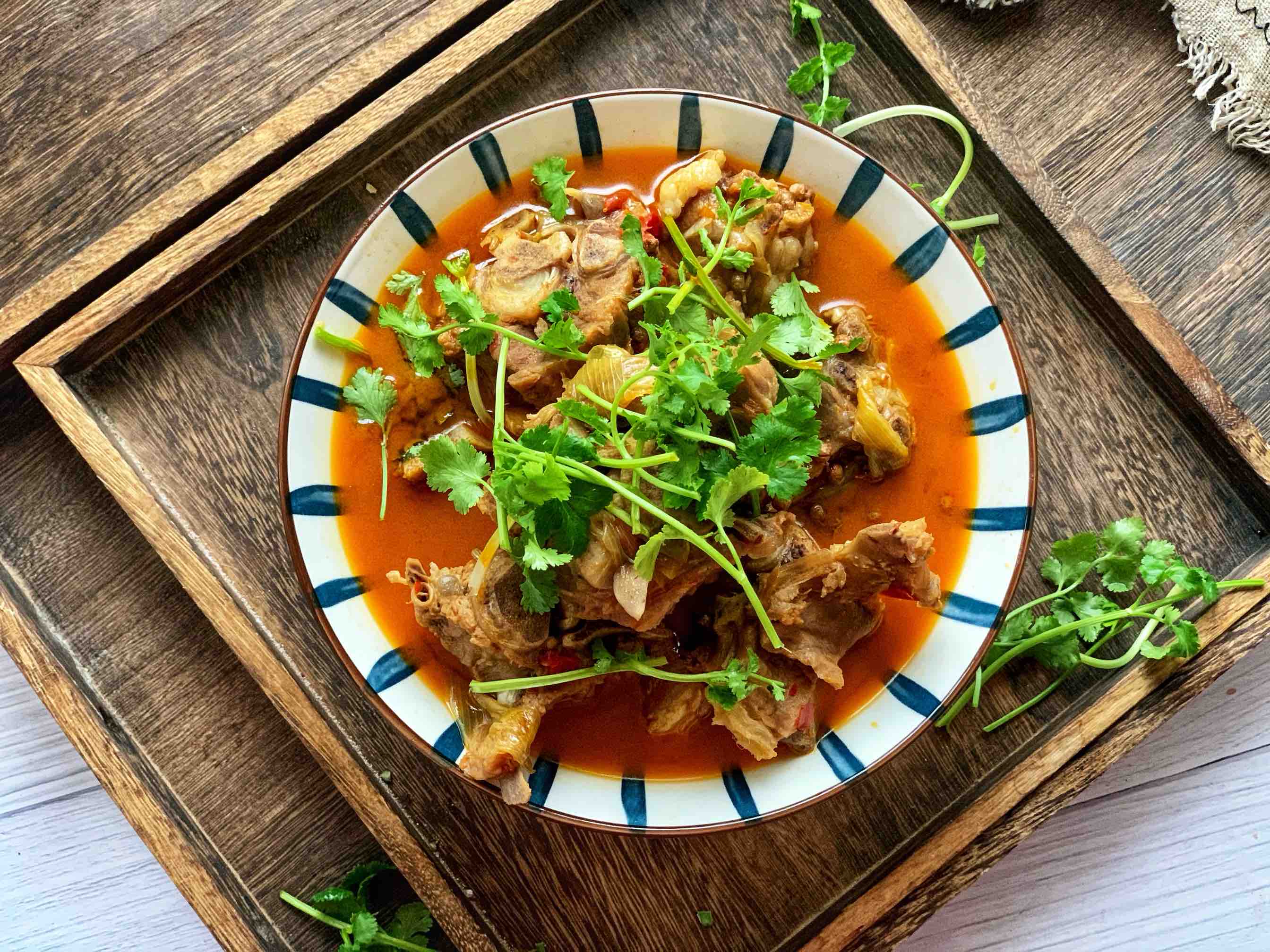 香辣羊蝎子，簡直太費(fèi)米飯了的做法-香辣味燒菜譜