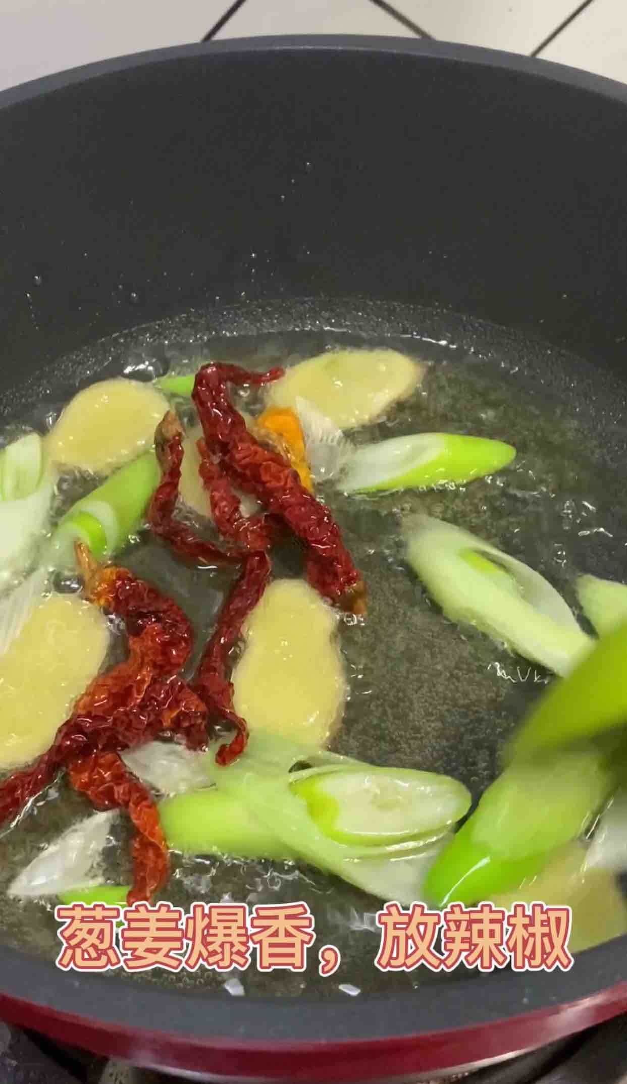 香辣羊蝎子，簡直太費(fèi)米飯了的做法-香辣味燒菜譜