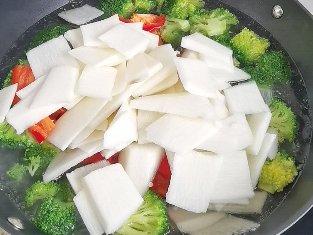 年夜飯素菜也出彩-素炒三色，生活多姿又多彩的做法-咸鮮味炒菜譜