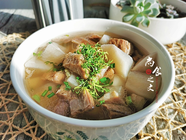牛腩這樣燉，才是真正的清湯牛腩哦～的做法-咸鮮味燉菜譜