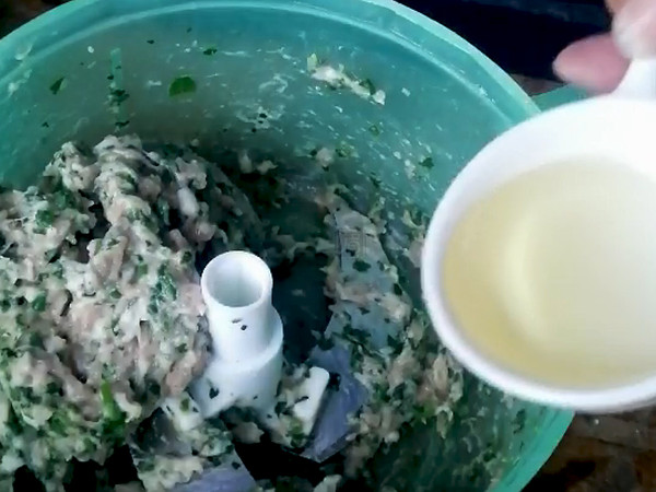 自制兩種火鍋肉丸，真材實(shí)料看得見！的做法-咸鮮味煮菜譜