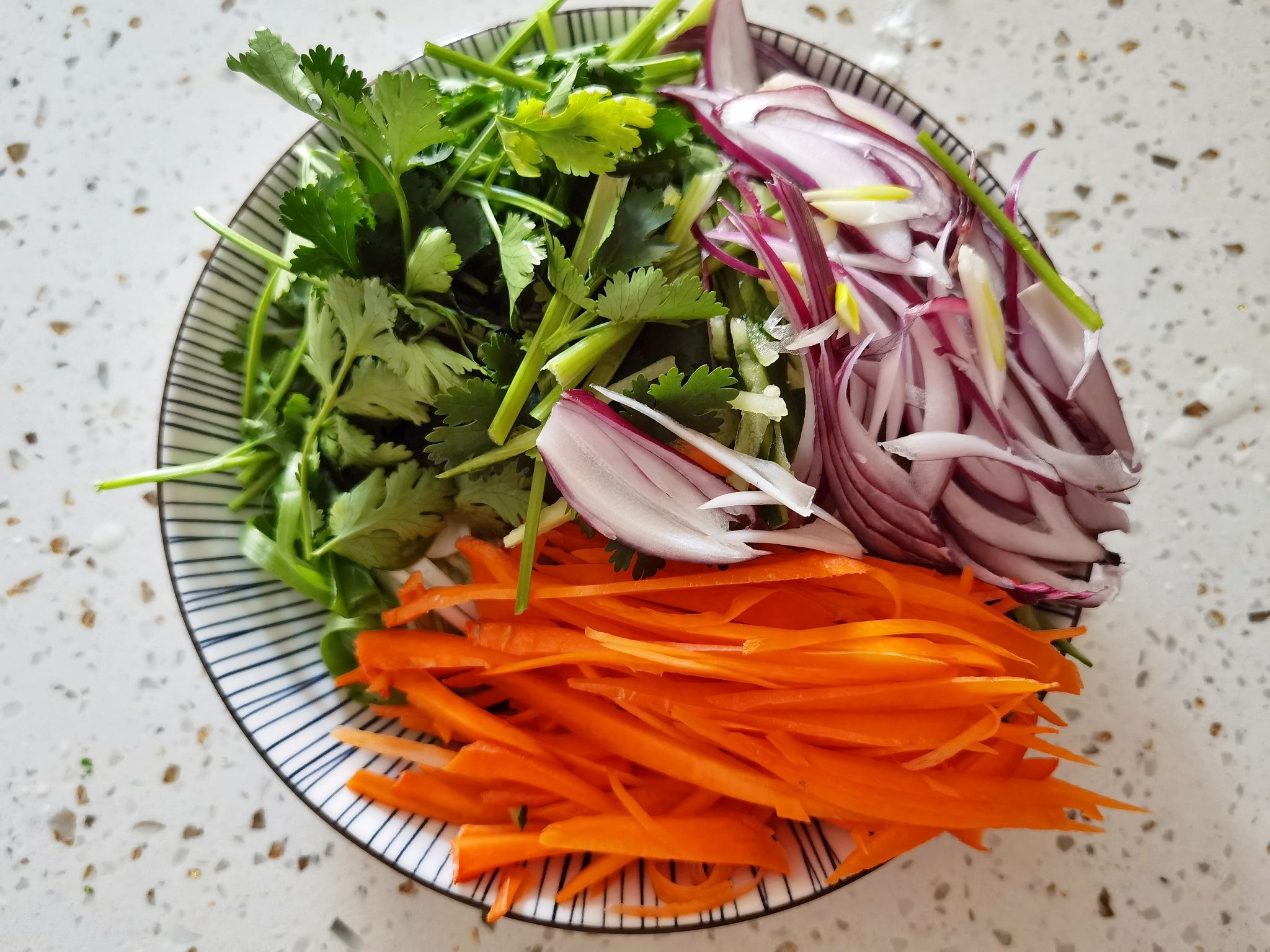 年夜飯富貴吉祥京醬肉絲豆皮卷，卷住好運財運卷住所有美好的做法-咸鮮味炒菜譜