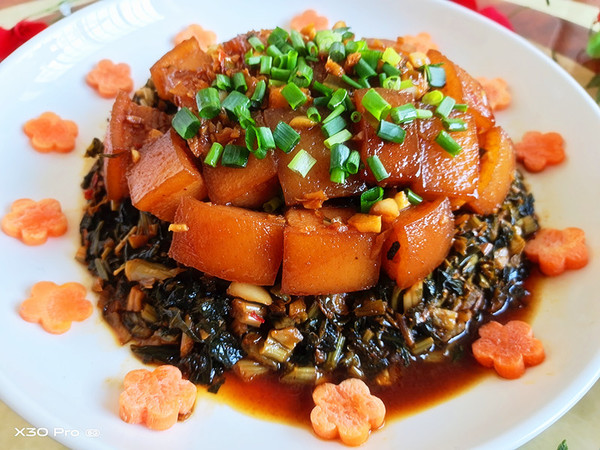 梅菜紅燒肉的做法-咸鮮味蒸菜譜