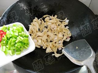 烤肉料炒面筋的做法-香辣味炒菜譜-易網健康養生網 烤肉料炒面筋的做法-香辣味炒菜譜