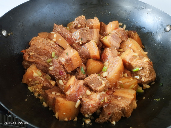 梅菜紅燒肉的做法-咸鮮味蒸菜譜