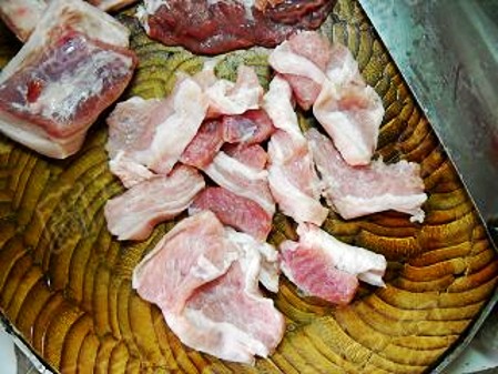 紅薯粉蒸腐乳肉的做法-醬香味蒸菜譜