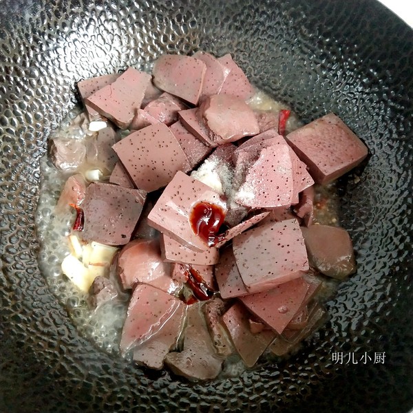 家常炒羊血的做法-家常味炒菜譜