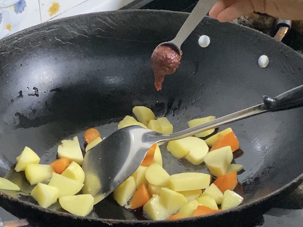 #年味食足#西紅柿土豆燉牛腩的做法-五香味燉菜譜