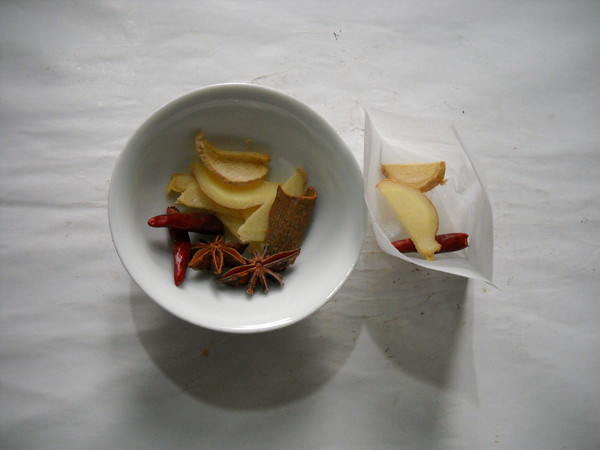 Q彈養顏肉皮凍的做法-家常味煮菜譜-易網健康養生網 Q彈養顏肉皮凍的做法-家常味煮菜譜