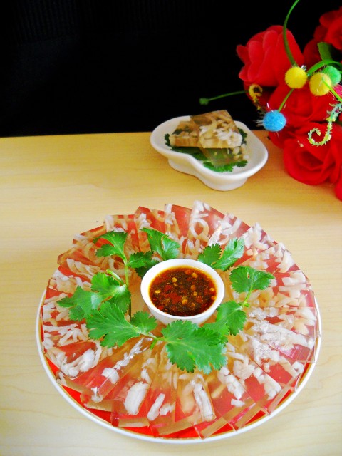 Q彈養顏肉皮凍的做法-家常味煮菜譜-易網健康養生網 Q彈養顏肉皮凍的做法-家常味煮菜譜