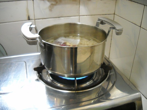 Q彈養顏肉皮凍的做法-家常味煮菜譜-易網健康養生網 Q彈養顏肉皮凍的做法-家常味煮菜譜