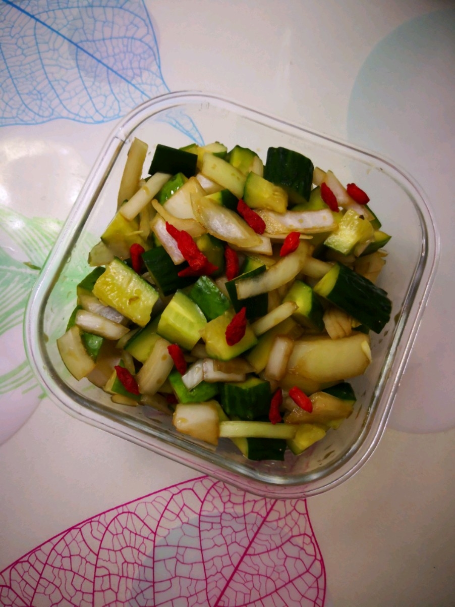 圓蔥拌黃瓜枸杞的做法-家常味拌菜譜