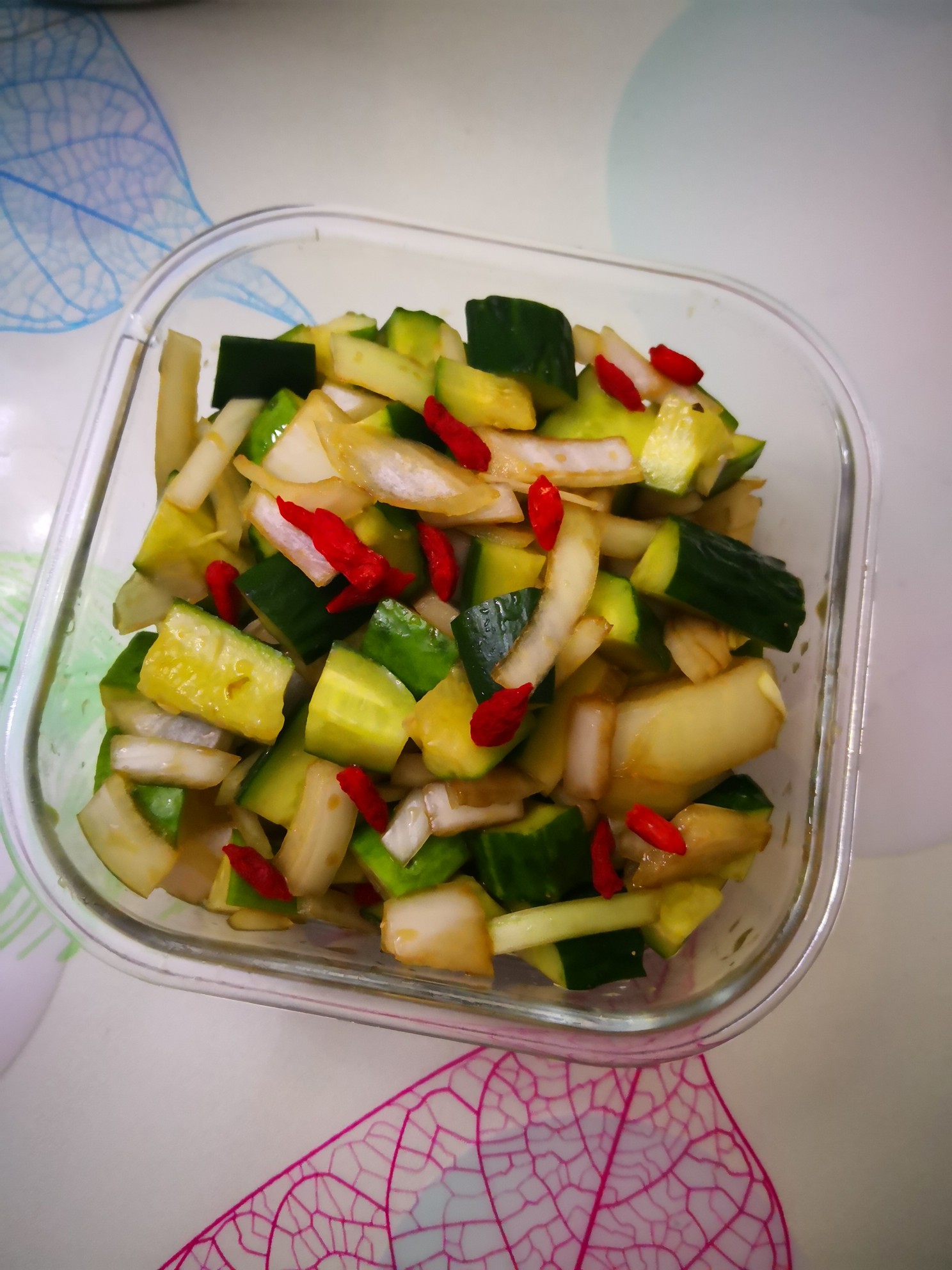 圓蔥拌黃瓜枸杞的做法-家常味拌菜譜