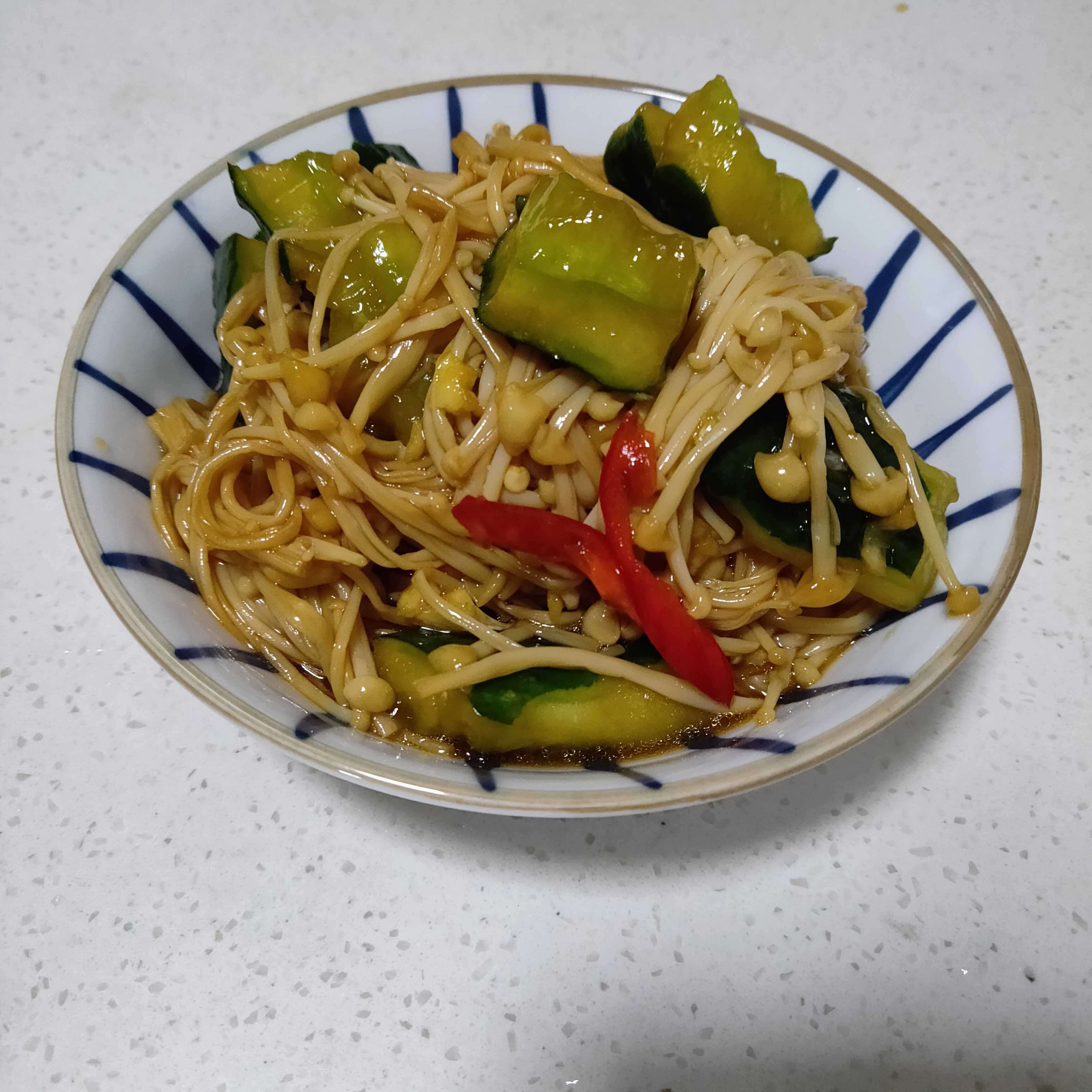 涼拌黃瓜金針菇的做法-家常味拌菜譜