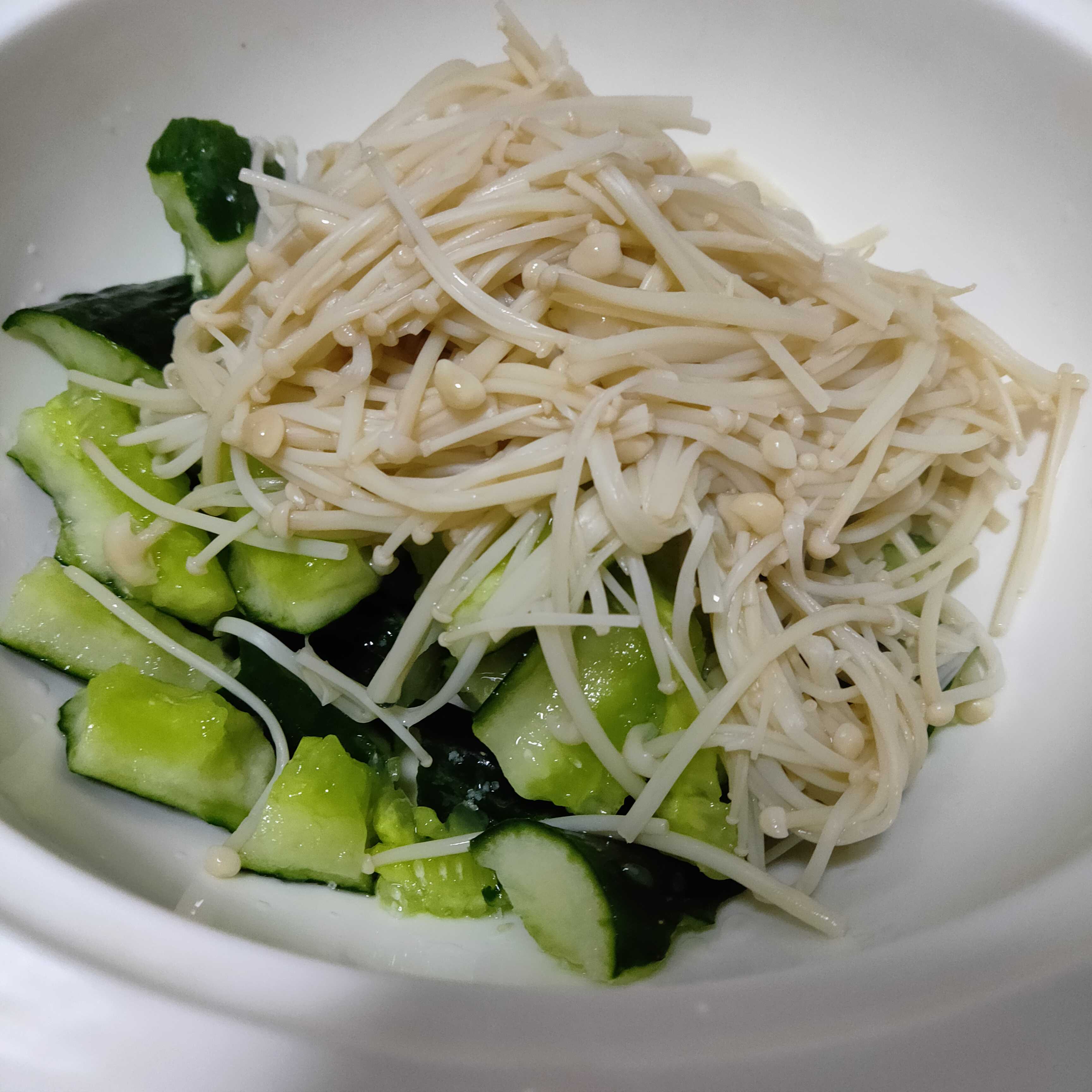 涼拌黃瓜金針菇的做法-家常味拌菜譜