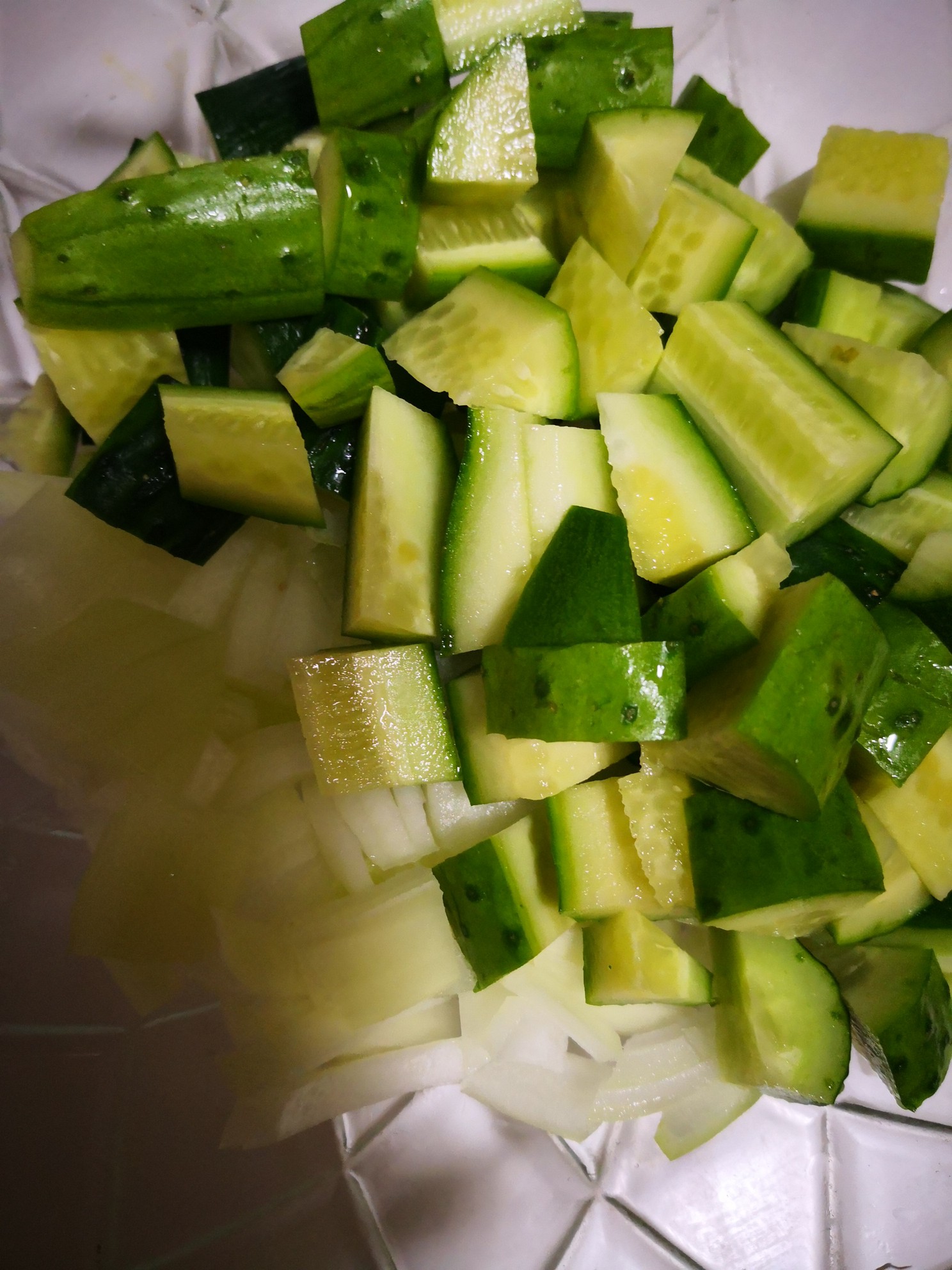 圓蔥拌黃瓜枸杞的做法-家常味拌菜譜