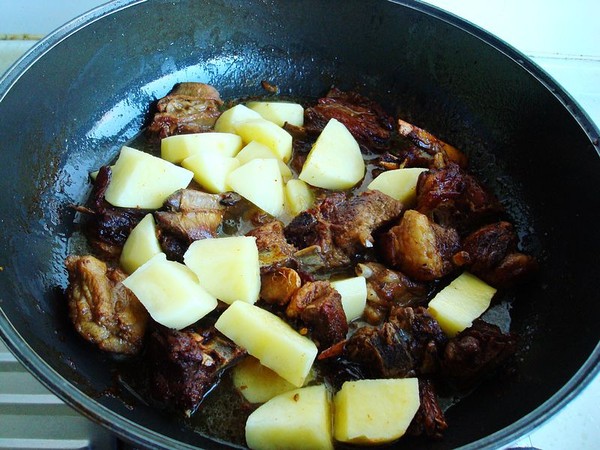 土豆燒羊肉的做法-家常味燒菜譜