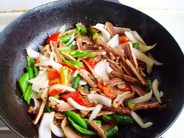 爆炒牛腸的做法-香辣味炒菜譜