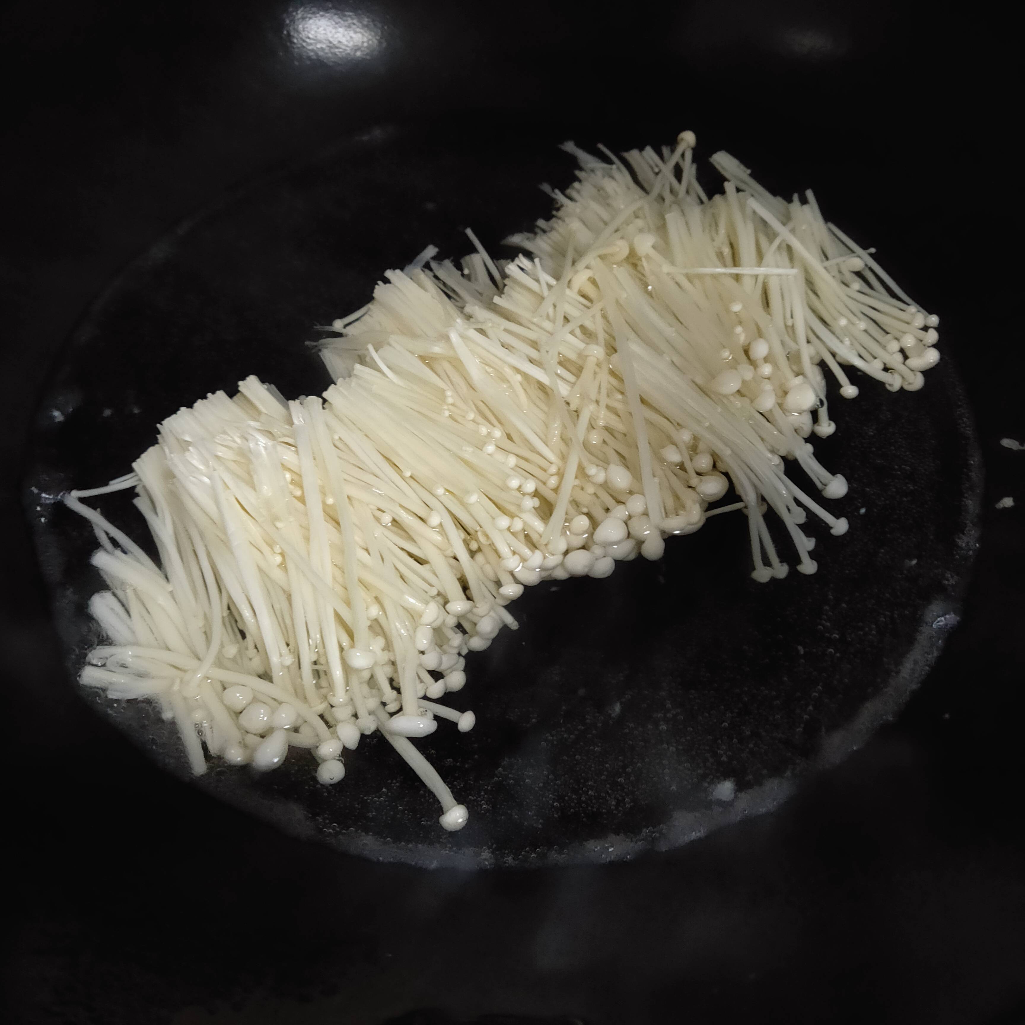 涼拌黃瓜金針菇的做法-家常味拌菜譜