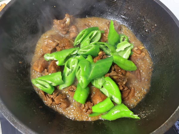 辣子雞的做法-家常味炒菜譜