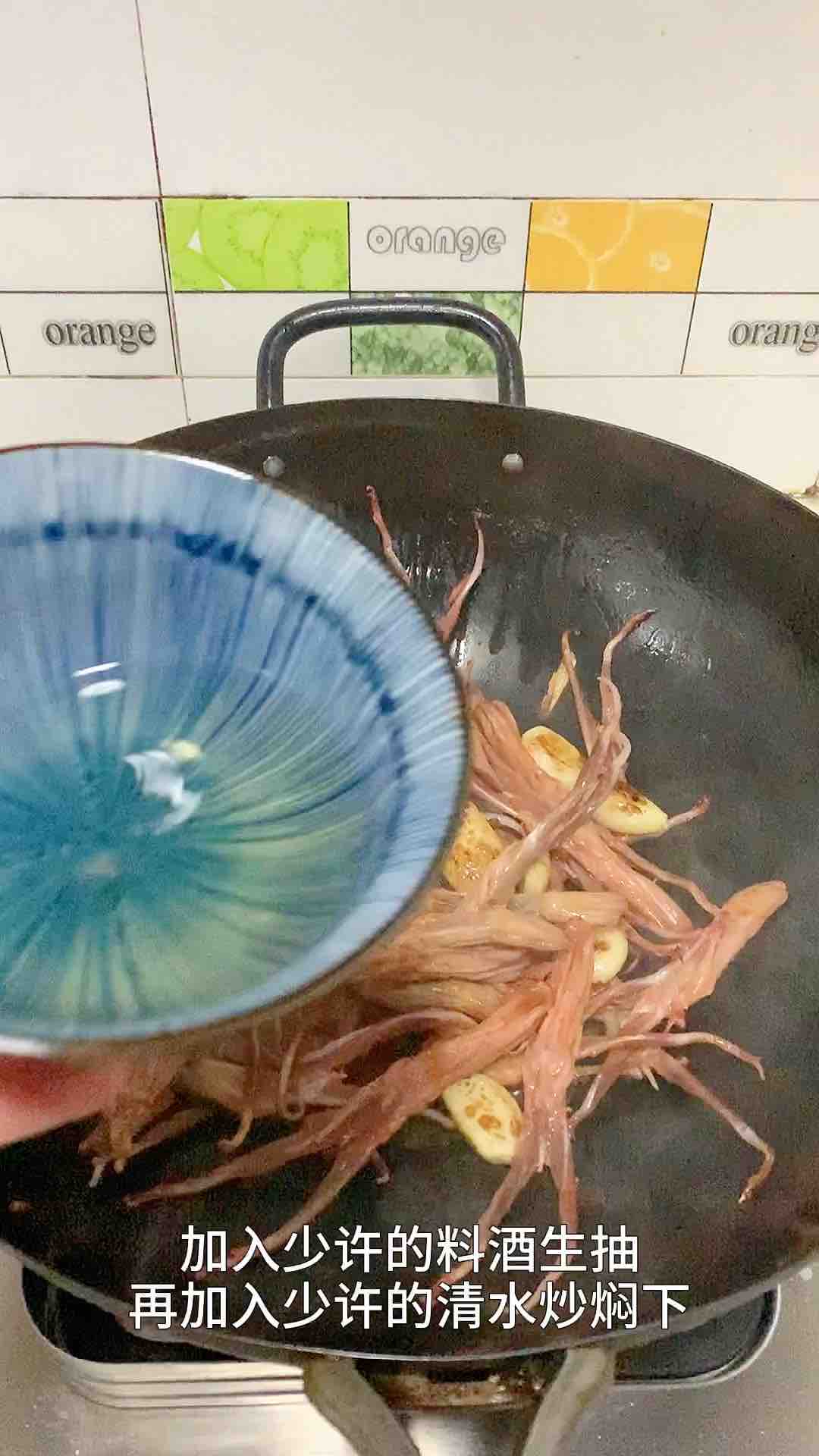 按孩子的要求，來個(gè)全新的鴨舌小吃的做法-家常味燒菜譜