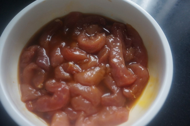 肉質酥嫩的秘訣在此，快手家常菜——酥嫩小炒肉的做法-咸鮮味炒菜譜