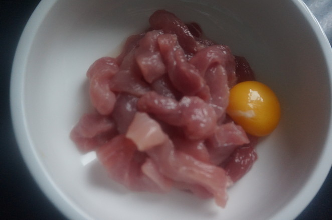 肉質酥嫩的秘訣在此，快手家常菜——酥嫩小炒肉的做法-咸鮮味炒菜譜