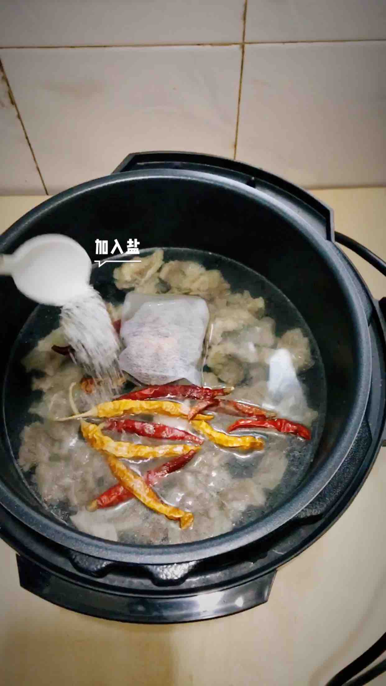 砂鍋燉牛腩的做法-香辣味燉菜譜