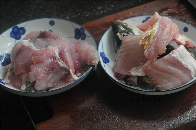 魚的做法這么多，我獨愛酸菜魚，湯鮮肉嫩，比水煮魚片更營養！的做法-酸辣味煮菜譜