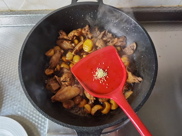 好吃入味的板栗燉雞的做法-咸鮮味燜菜譜