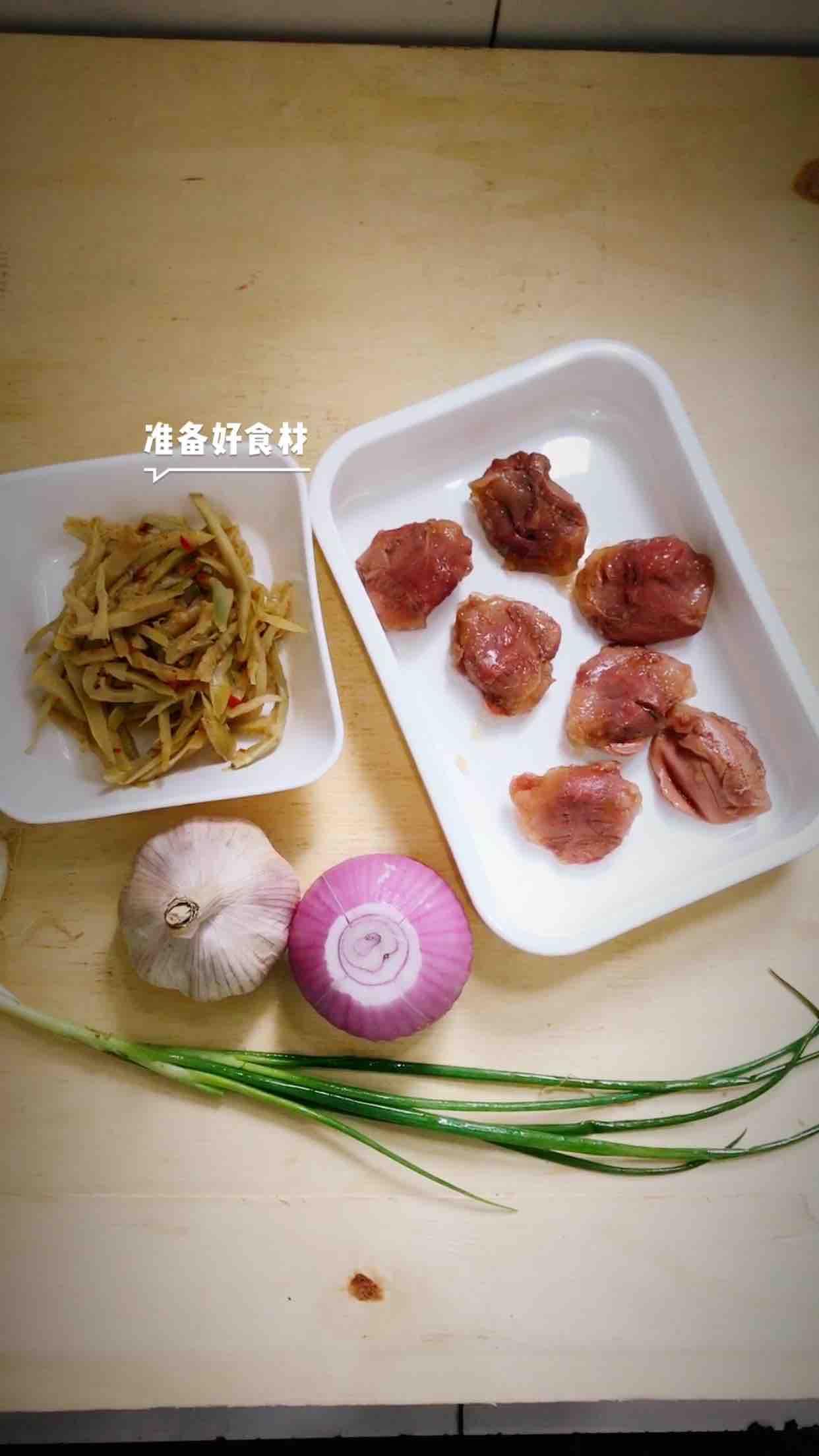 野酸筍鹵鴨肫的做法-酸辣味炒菜譜