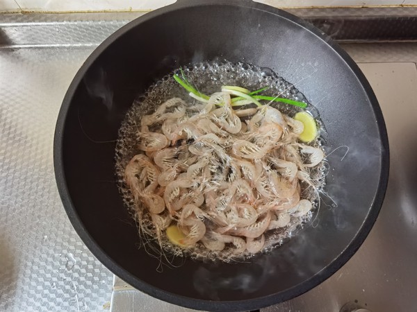 鮮嫩白灼蝦的做法-咸鮮味灼菜譜-易網健康養生網 鮮嫩白灼蝦的做法-咸鮮味灼菜譜