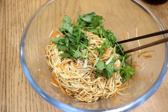 燙拌豆腐絲的做法-家常味拌菜譜