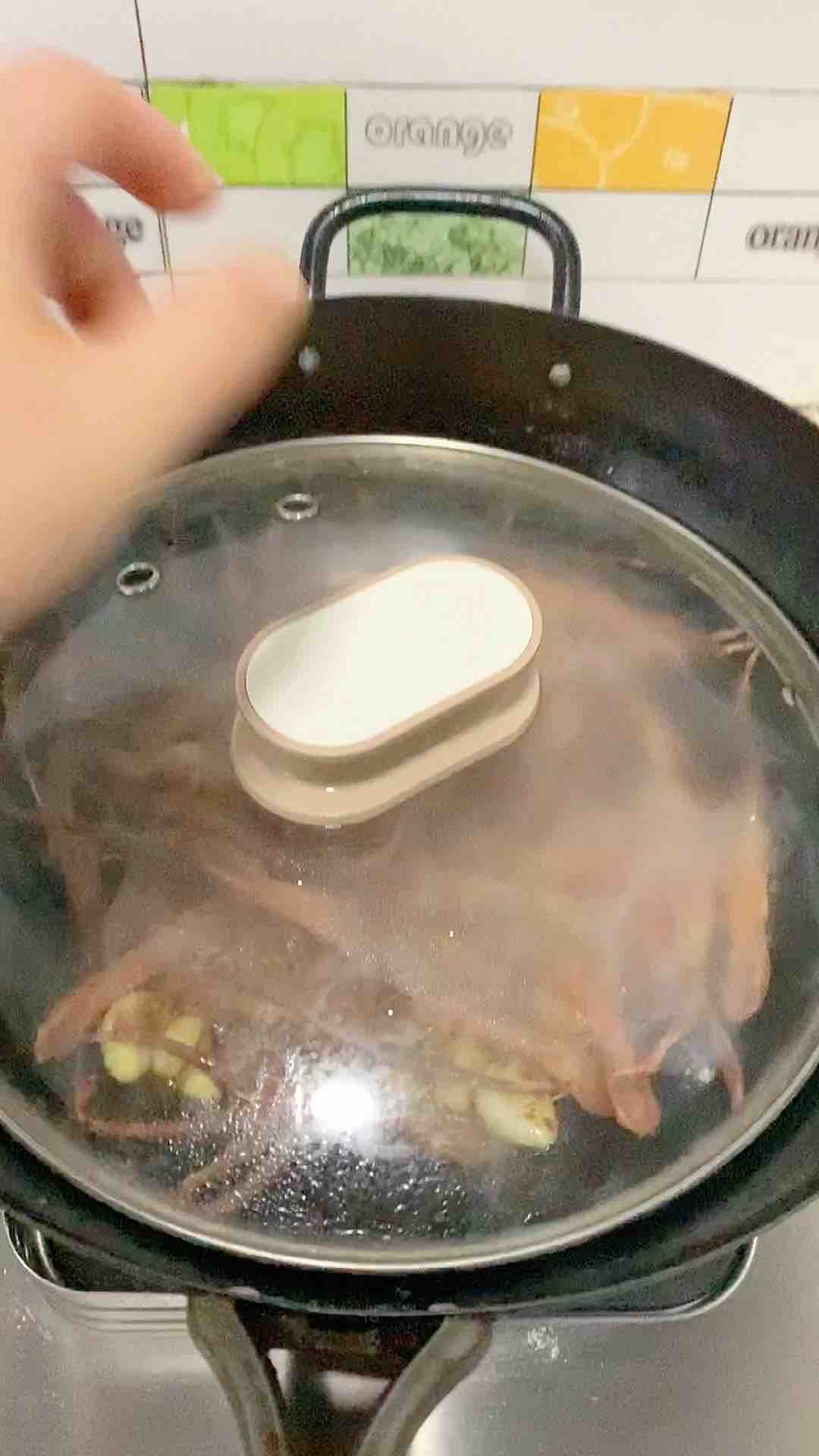 按孩子的要求，來個(gè)全新的鴨舌小吃的做法-家常味燒菜譜