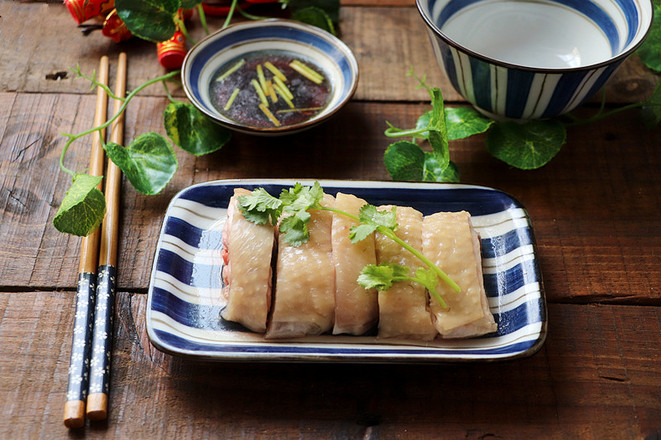 白切雞放點它,清香不油膩,肉質嫩滑好吃,方法很簡單的做法-家常味煮菜譜-易網健康養生網 白切雞放點它,清香不油膩,肉質嫩滑好吃,方法很簡單的做法-家常味煮菜譜