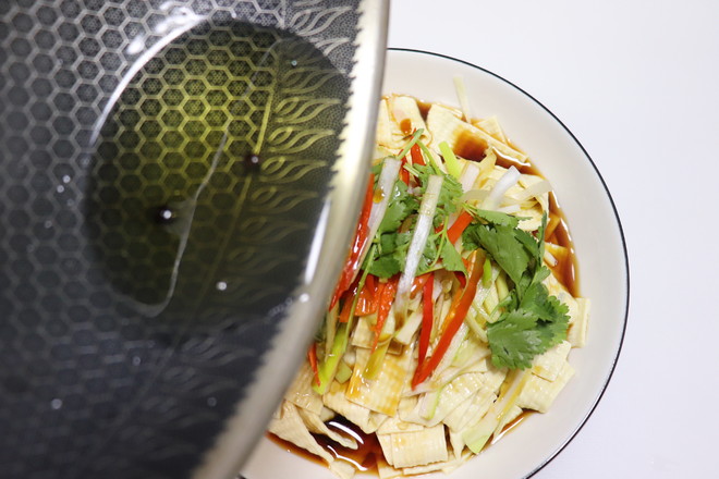 沖油豆腐皮的做法-家常味煮菜譜