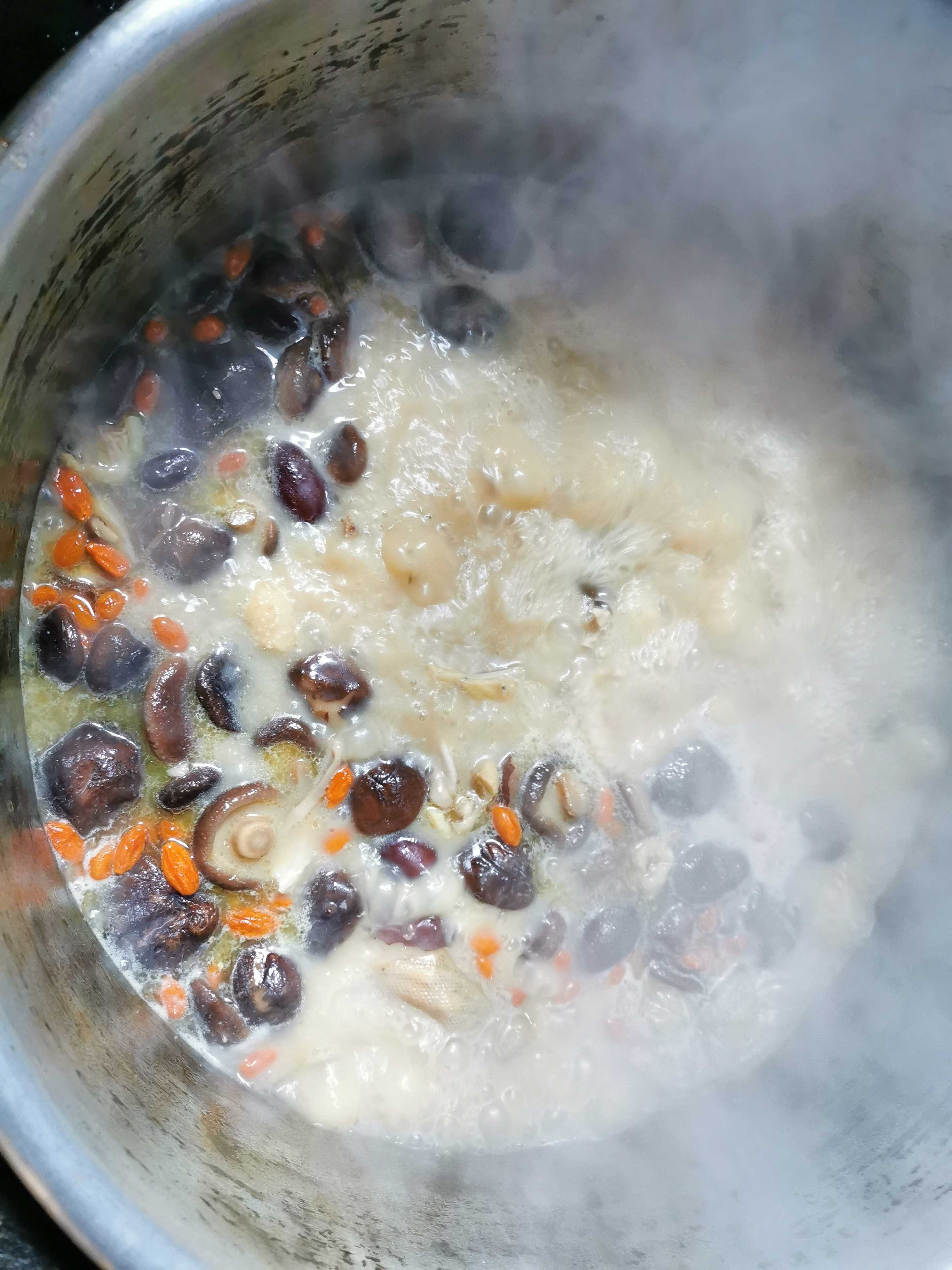 豬肚雞煲（鳳投胎版）的做法-咸鮮味煲菜譜