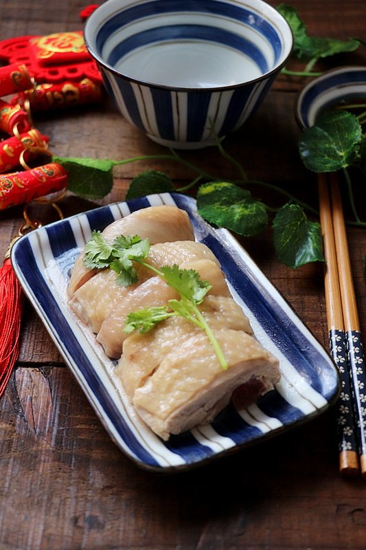 白切雞放點它,清香不油膩,肉質嫩滑好吃,方法很簡單的做法-家常味煮菜譜-易網健康養生網 白切雞放點它,清香不油膩,肉質嫩滑好吃,方法很簡單的做法-家常味煮菜譜