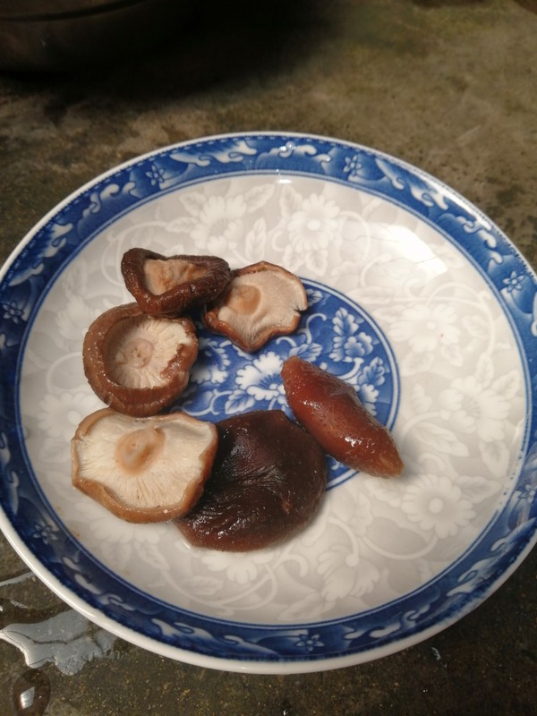 簡簡單單也不失美味~~冬菇蒸肉丸的做法-家常味蒸菜譜