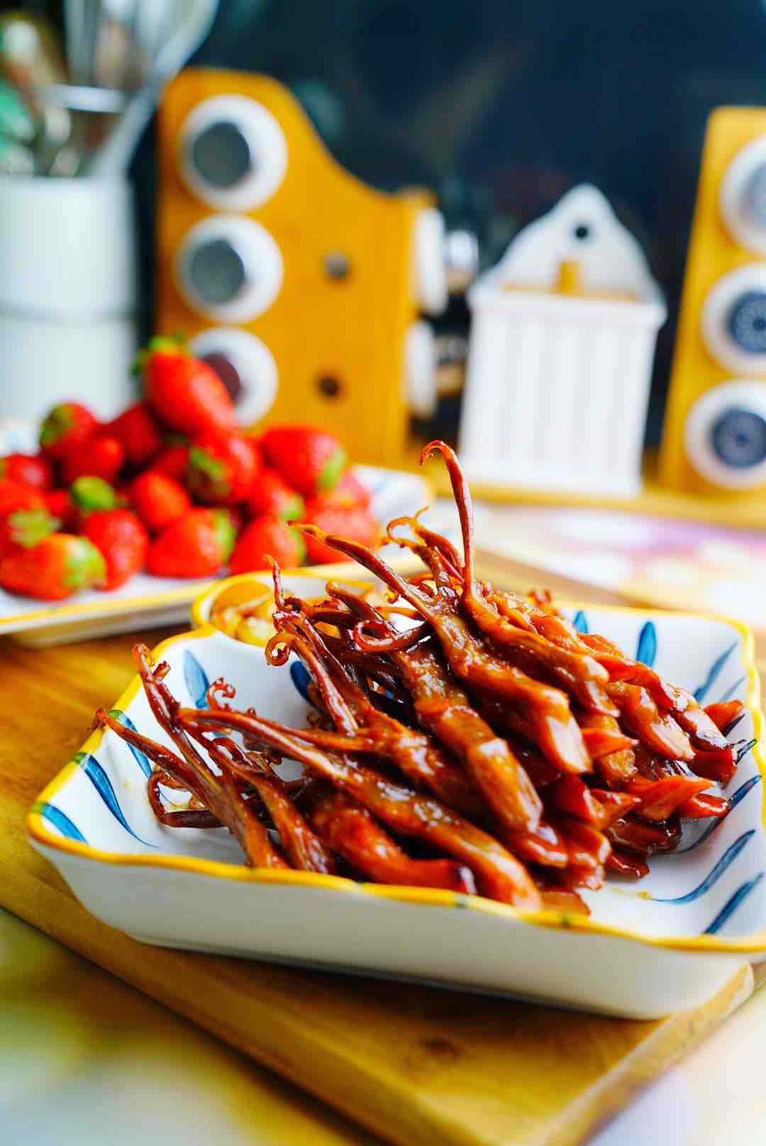 按孩子的要求，來個(gè)全新的鴨舌小吃的做法-家常味燒菜譜