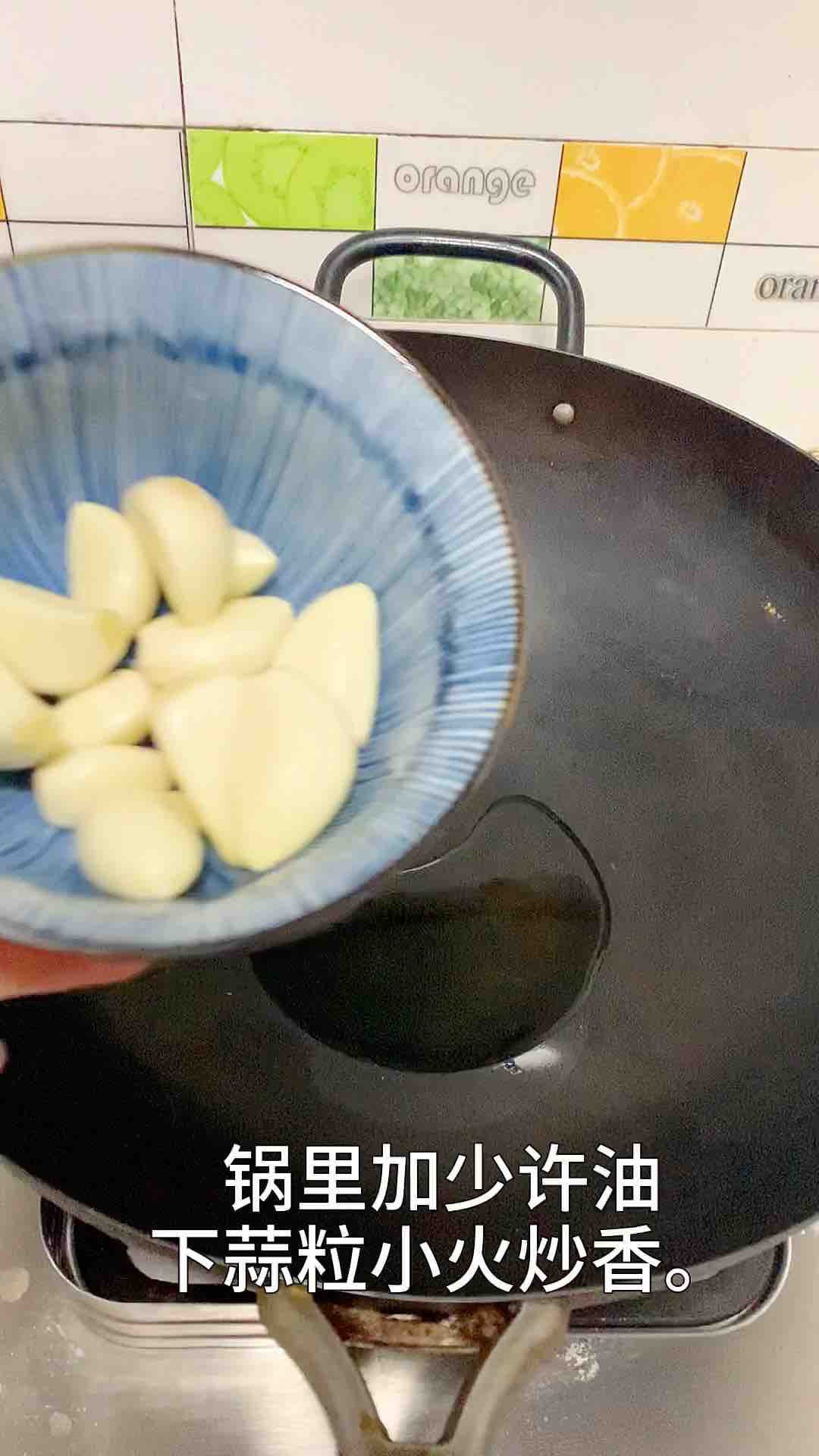 按孩子的要求，來個(gè)全新的鴨舌小吃的做法-家常味燒菜譜