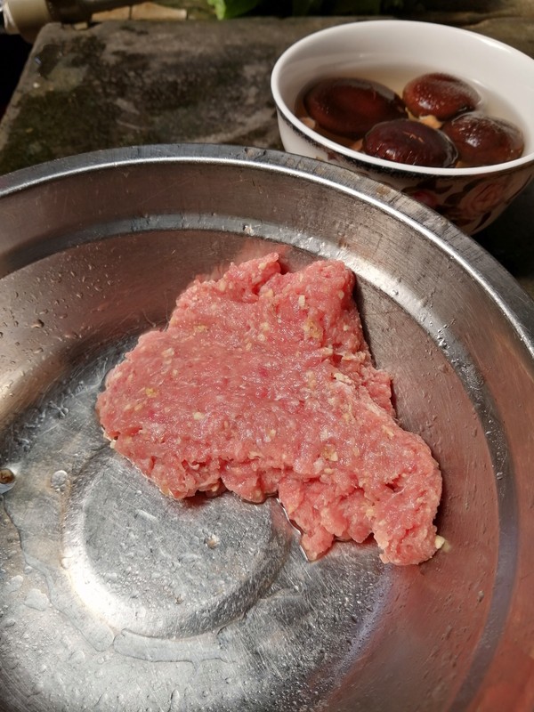 簡簡單單也不失美味~~冬菇蒸肉丸的做法-家常味蒸菜譜