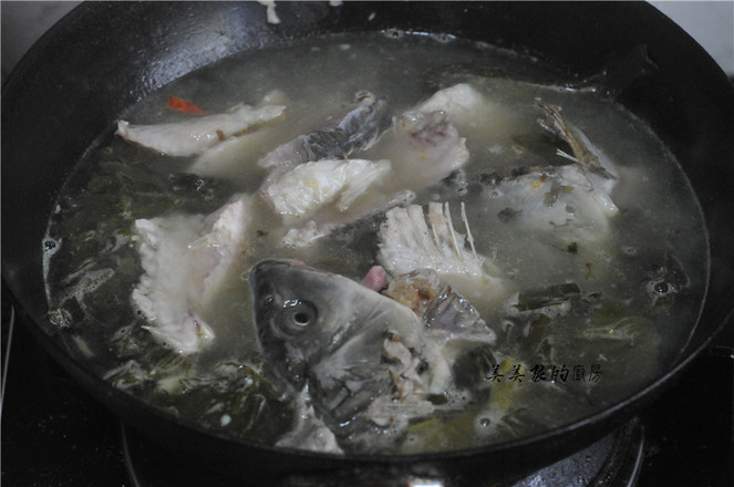 魚的做法這么多，我獨愛酸菜魚，湯鮮肉嫩，比水煮魚片更營養！的做法-酸辣味煮菜譜