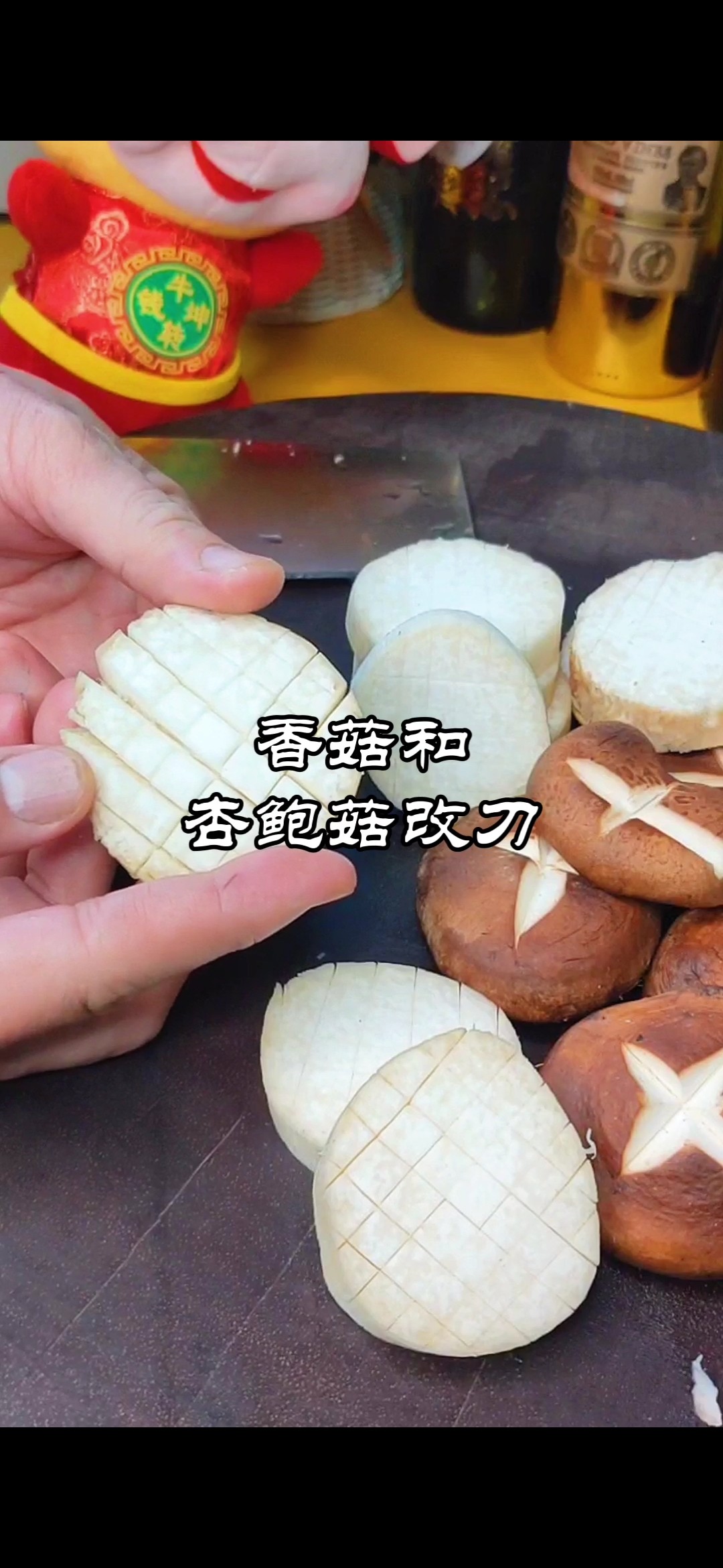 過年做啥菜~紅海參燜紅燒肉的做法-五香味燉菜譜