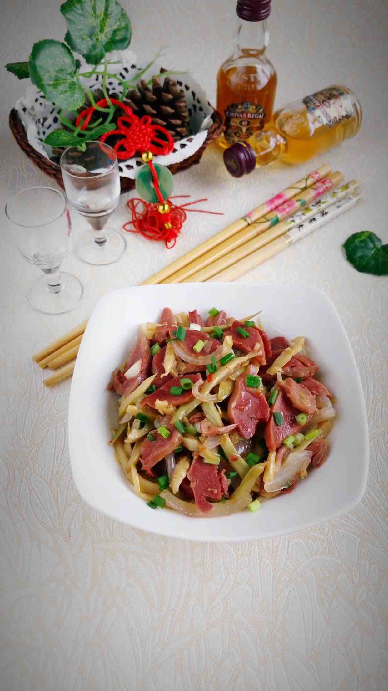 野酸筍鹵鴨肫的做法-酸辣味炒菜譜