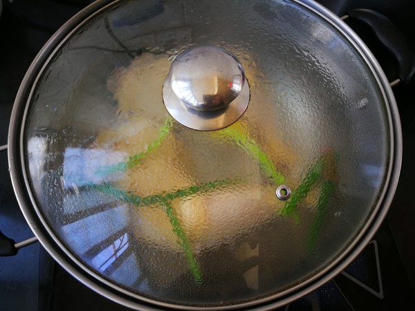 白切雞放點它,清香不油膩,肉質嫩滑好吃,方法很簡單的做法-家常味煮菜譜-易網健康養生網 白切雞放點它,清香不油膩,肉質嫩滑好吃,方法很簡單的做法-家常味煮菜譜